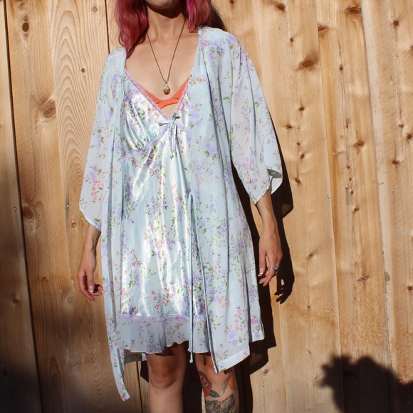 Vintage Floral 2 Piece Slip Dress π + Sheer Robe - Picture 11 of 16